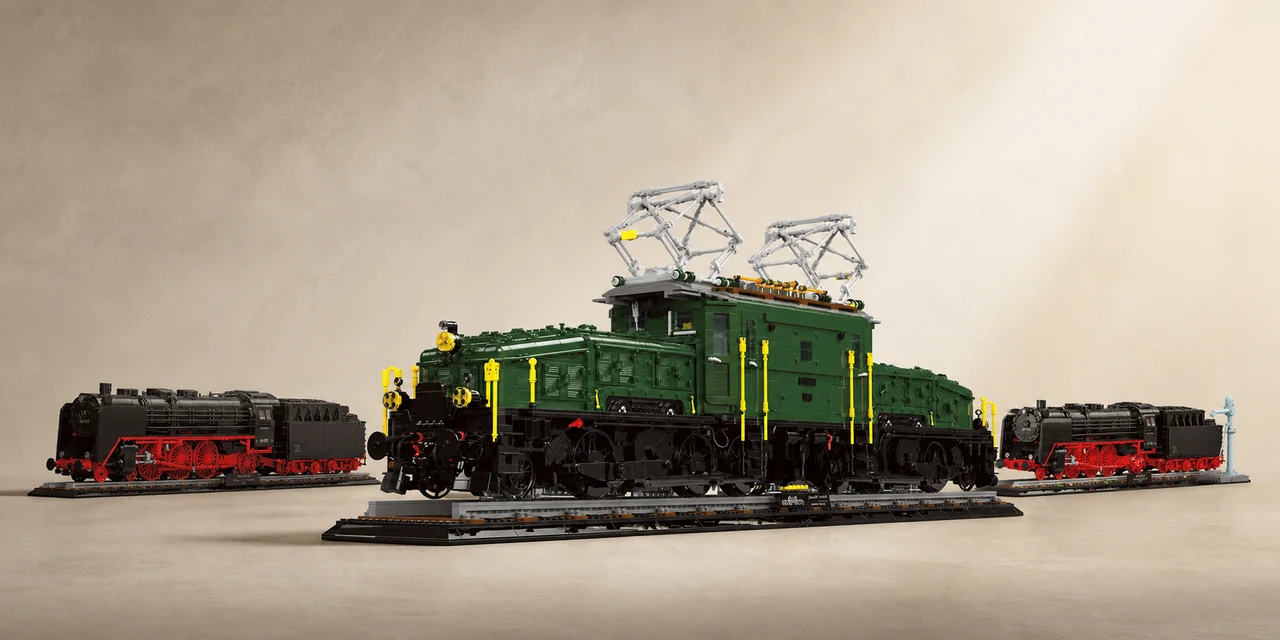Klemmbaustein-Lokomotive mit Schienen und Bahnhof, Testübersicht Themenwelt Eisenbahn
